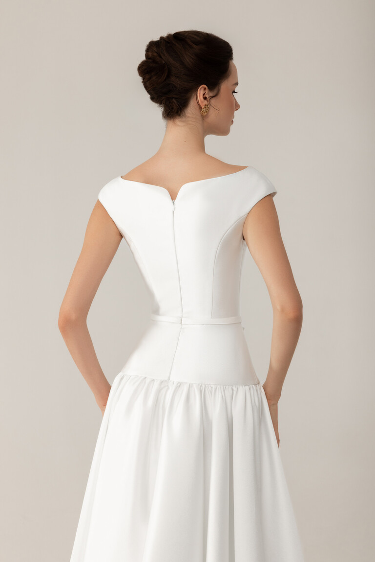 Lika Dress Back View with Zipper Closure Back view of Lika wedding dress showing invisible zipper and structured dropped waist
