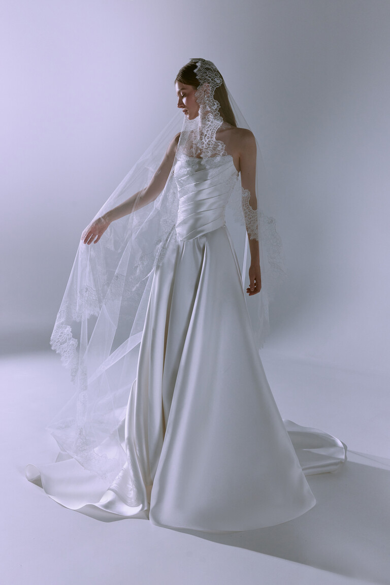 Tori Lace Edge Wedding Veil