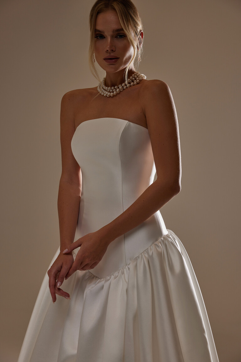 Unona Francesca off-white gown featuring a straight neckline and V-shape drop waist in smooth Mikado