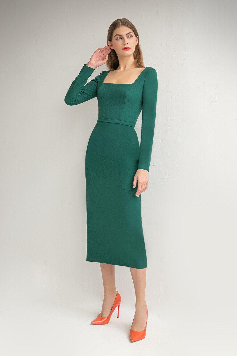 Model wearing the Unona Viola green dress in stretch crepe fabric, featuring a sleek sheath silhouette and long sleeves