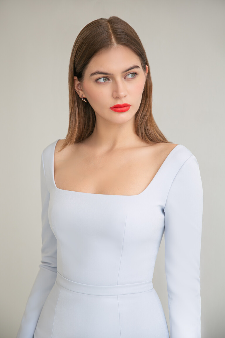 A closer look at the Unona Viola blue dress from a three-quarter angle showing the form-fitting silhouette.