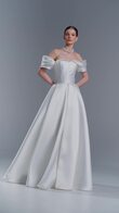 Fly preview video # 2 Minimalist off-the-shoulder ball gown Fly preview video # 2