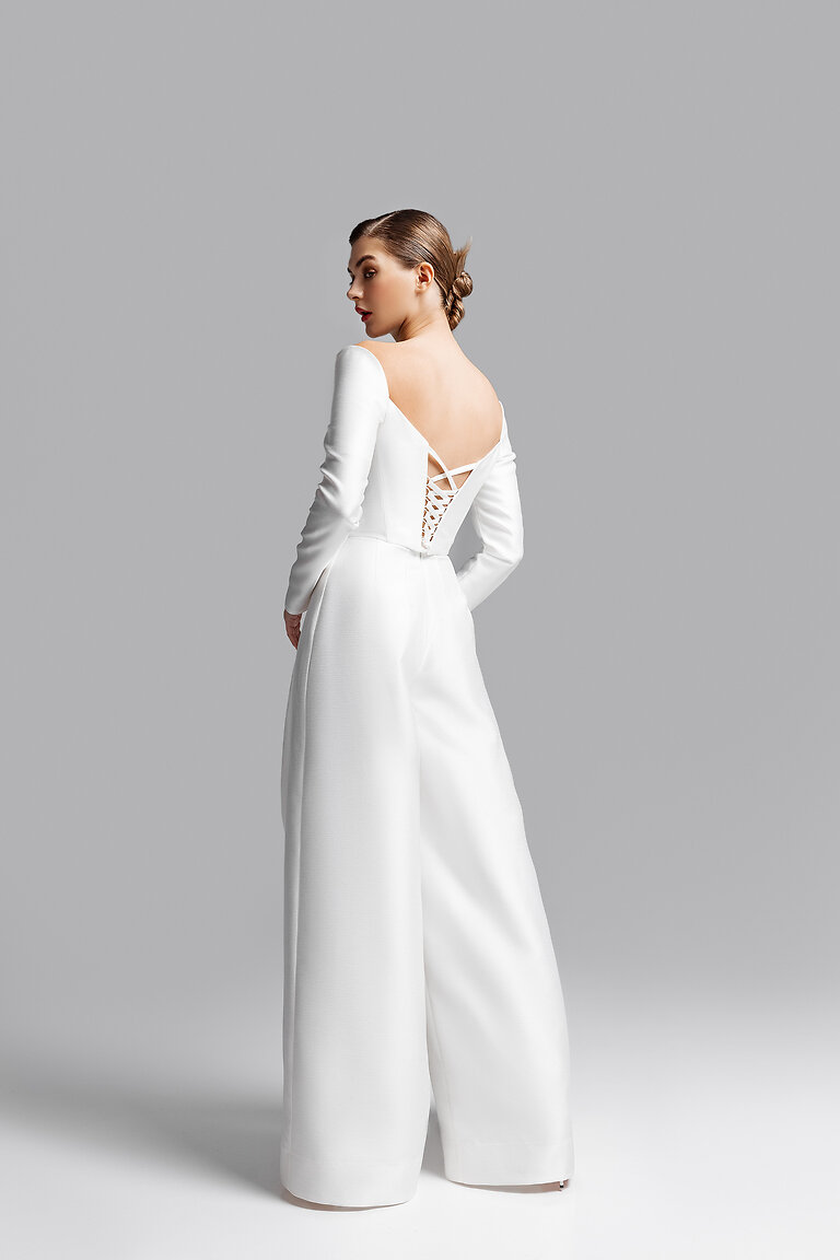 Elegant Lace Up Back Roxana Corset Side and back view of the Roxana ivory corset top by Unona highlighting the tailored fit and traditional lace up back.