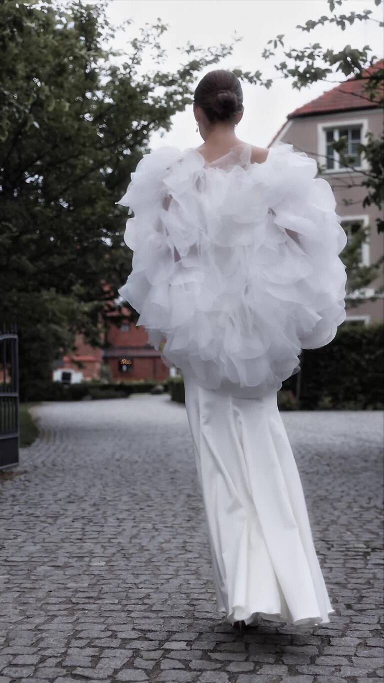 Medea Cape preview video # 9 Off-White Ruffled Organza Bridal Cape